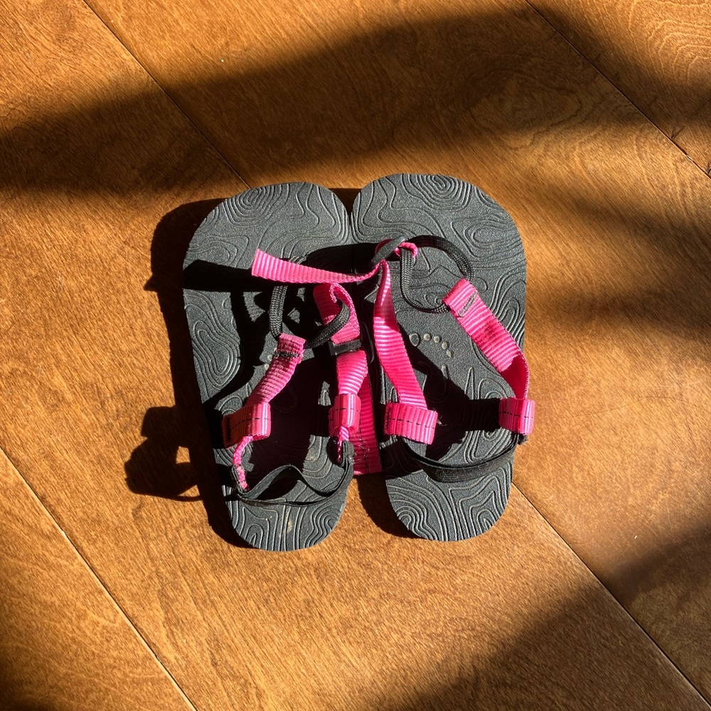 Unshoes Keota kids barefoot sandals